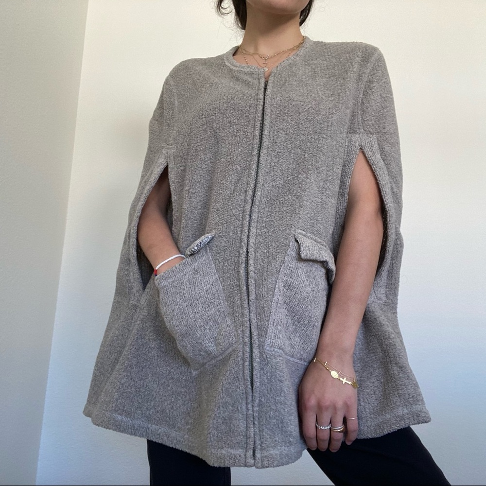 ANTHROPOLOGIE LIGHT GREY CAPE/WRAP